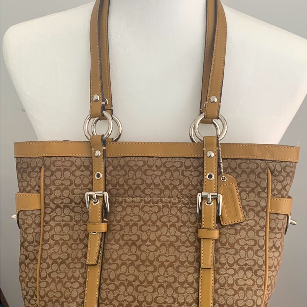 Coach Signature Shoulder Bag and Wallet - Picture 3 of 13